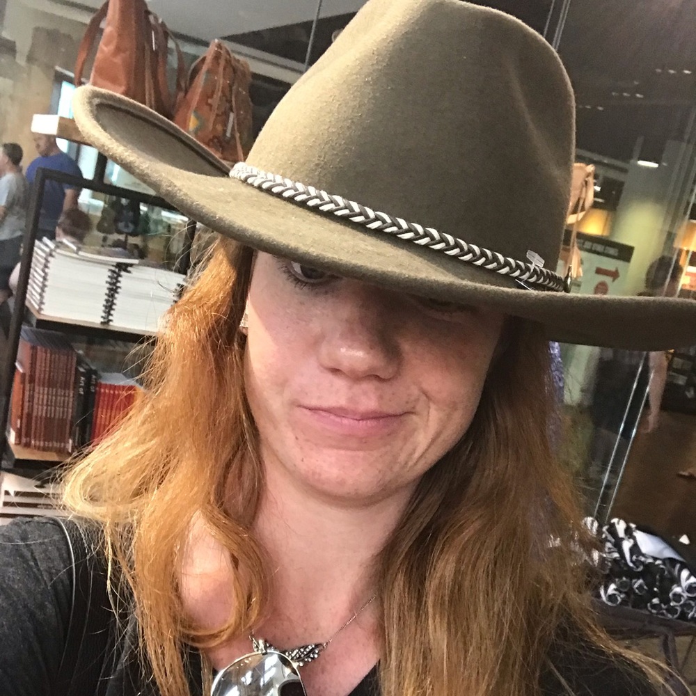 Meet your Posher, Brittnee